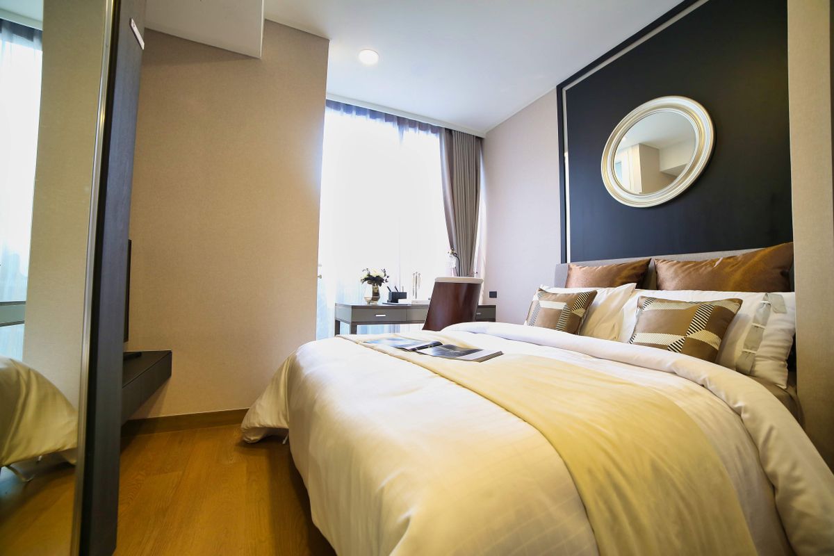 Comfortable Premier Roomz bedroom